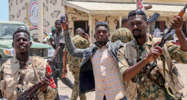 Sudan crisis: Gunfire heard as uneasy truce holds
